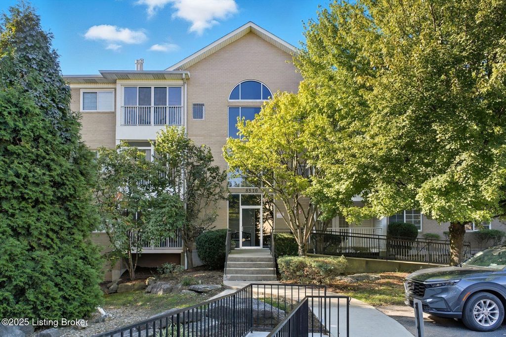 Photo of 8510 Atrium Dr #102, Louisville, KY 40220 (MLS # 1700682)