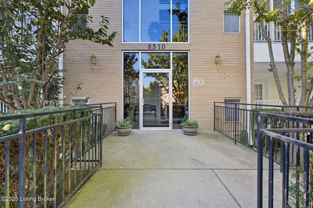 Photo of 8510 Atrium Dr #102, Louisville, KY 40220 (MLS # 1700682)