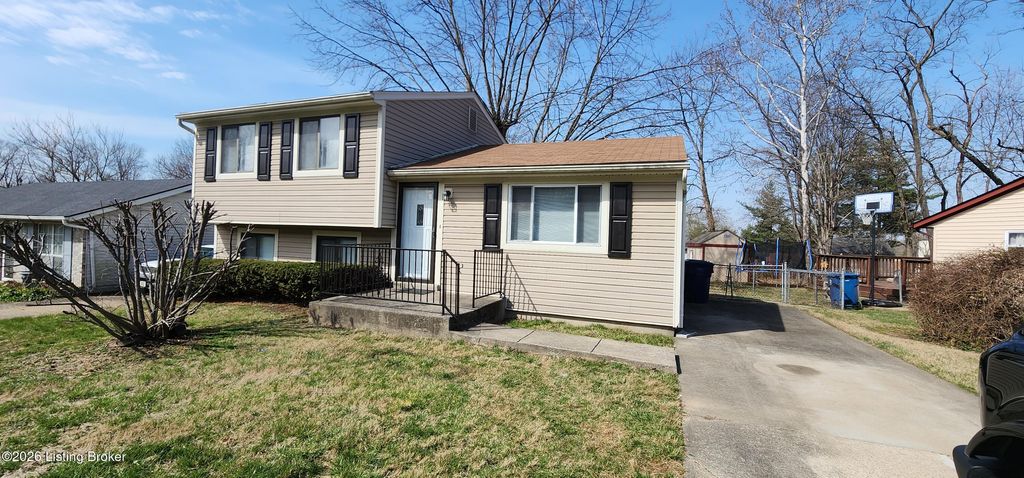 Photo of 11607 Eastport Dr, Louisville, KY 40241 (MLS # 1708375)