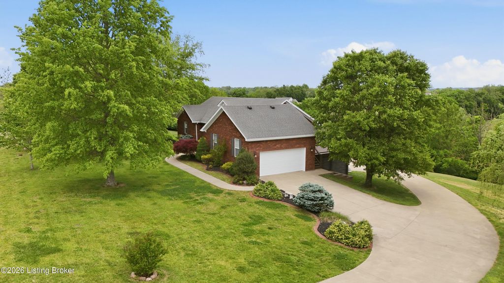 Photo of 372 Oakridge Dr, Taylorsville, KY 40071 (MLS # 1715913)