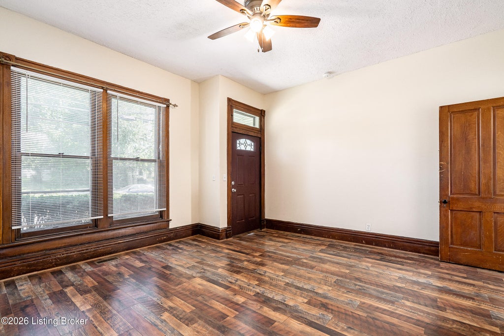 Photo of 992 Goss Ave, Louisville, KY 40217 (MLS # 1721362)