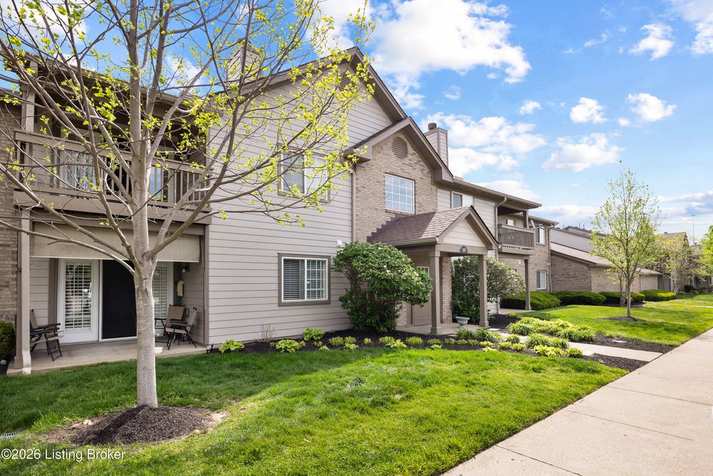 Photo of 1203 Taxus Top Ln #201, Louisville, KY 40243 (MLS # 1714610)