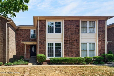 Condo For Sale - 916 Burning Springs Cir<br/> Louisville, KY 40223