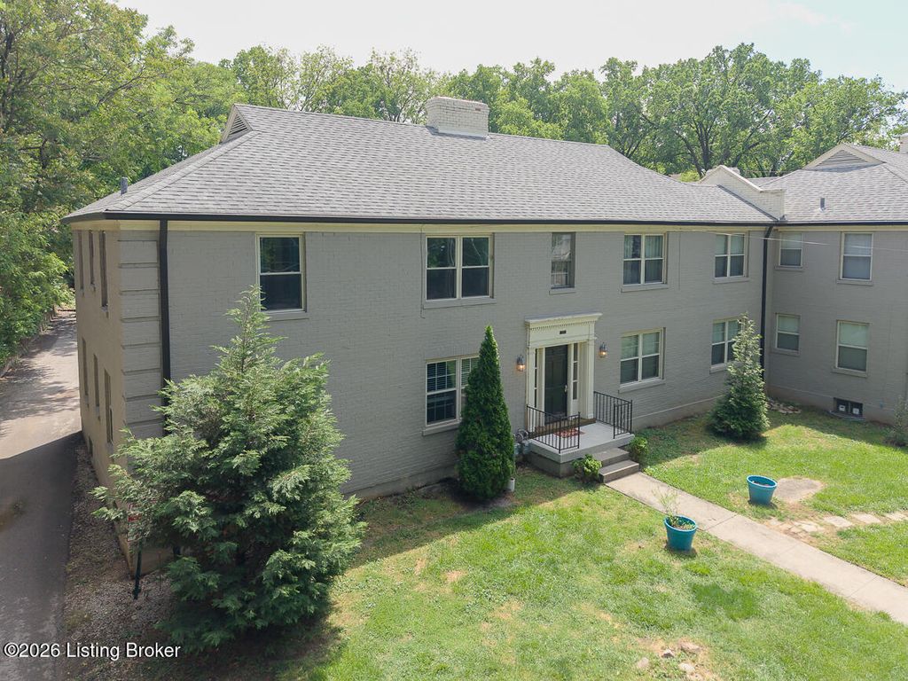 Photo of 2316 Grinstead Dr #4, Louisville, KY 40204 (MLS # 1715840)