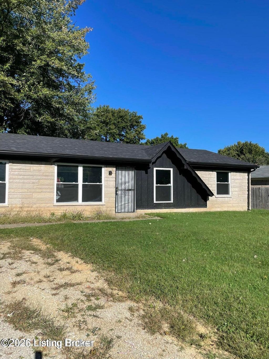Photo of 7602 Randy Ct, Louisville, KY 40258 (MLS # 1718393)