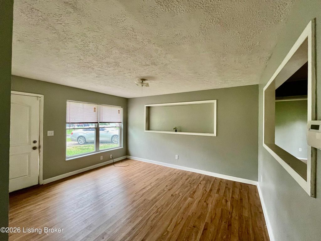 Photo of 7602 Randy Ct, Louisville, KY 40258 (MLS # 1718393)