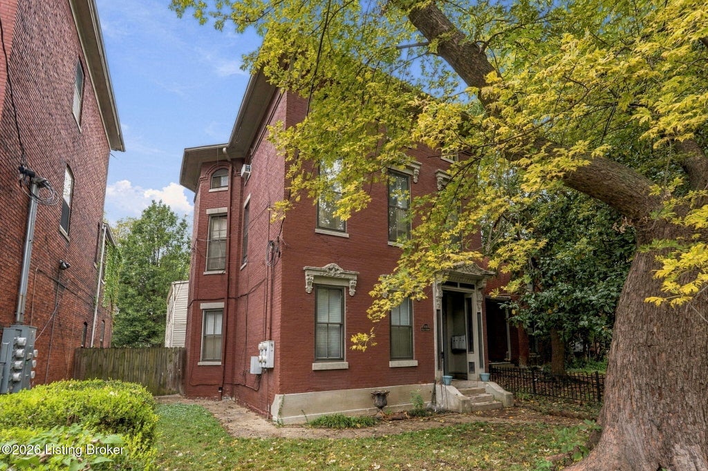 Photo of 1140 S Brook St #4, Louisville, KY 40203 (MLS # 1732712)