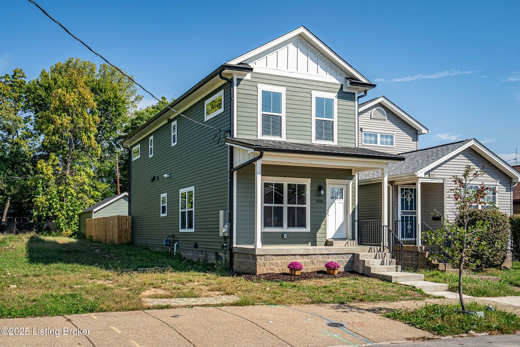 Photo of 935 E Madison St, Louisville, KY 40204 (MLS # 1700121)