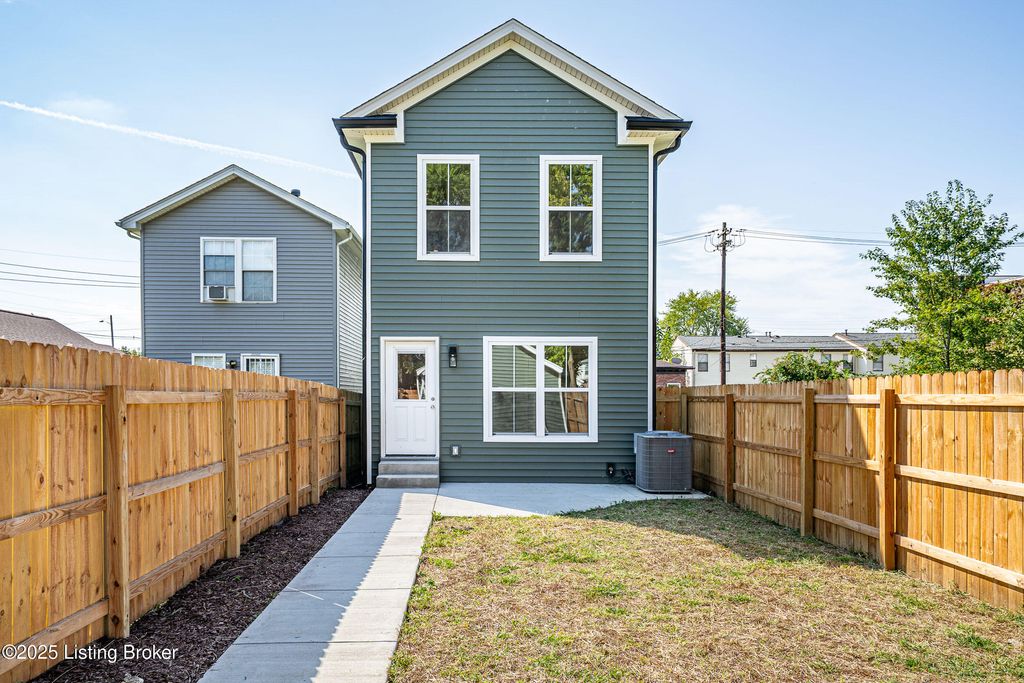 Photo of 935 E Madison St, Louisville, KY 40204 (MLS # 1700121)