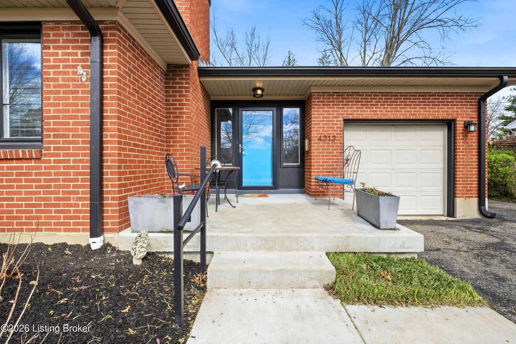 Photo of 4313 Wingate Rd, Louisville, KY 40207 (MLS # 1712507)