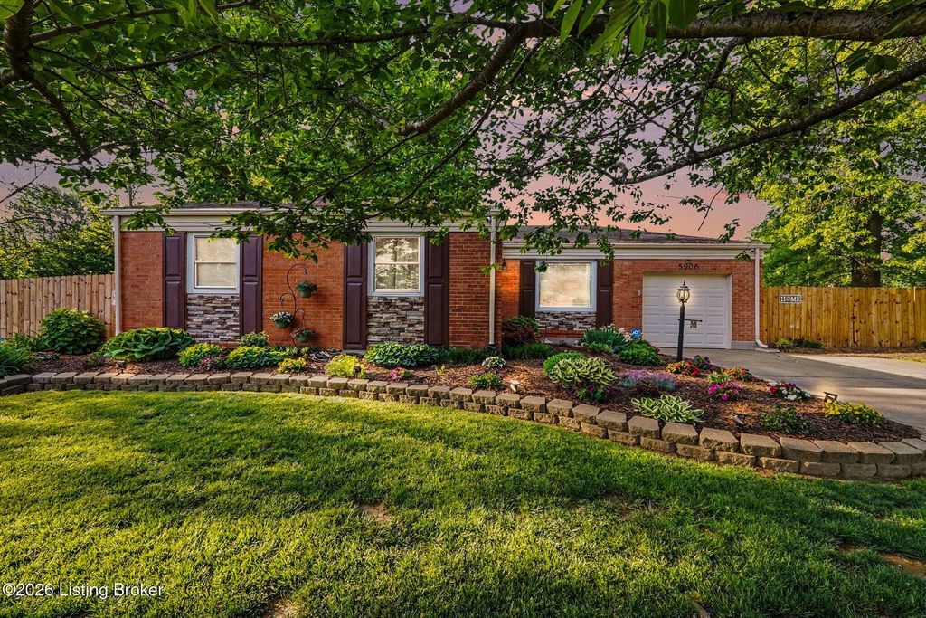 Photo of 5206 Constance Dr, Louisville, KY 40272 (MLS # 1715625)