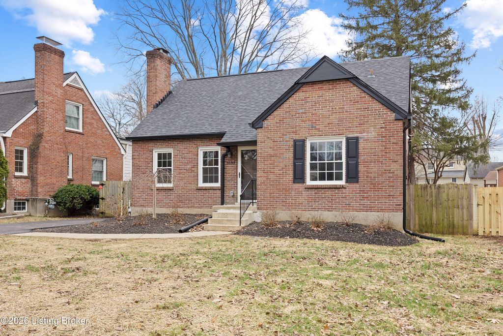 Photo of 3602 Saint Germaine Ct, Louisville, KY 40207 (MLS # 1706083)