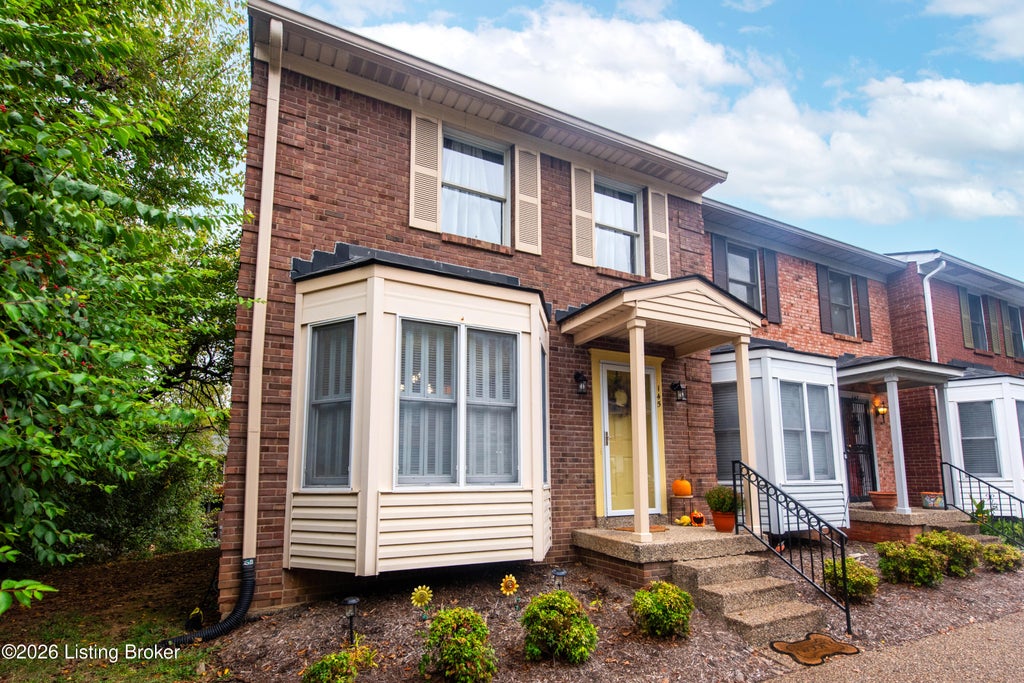Photo of 145 Gardiner Lake Rd, Louisville, KY 40205 (MLS # 1732054)