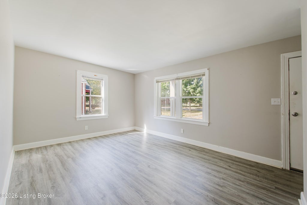 Photo of 921 Southwestern Pkwy, Louisville, KY 40211 (MLS # 1728859)