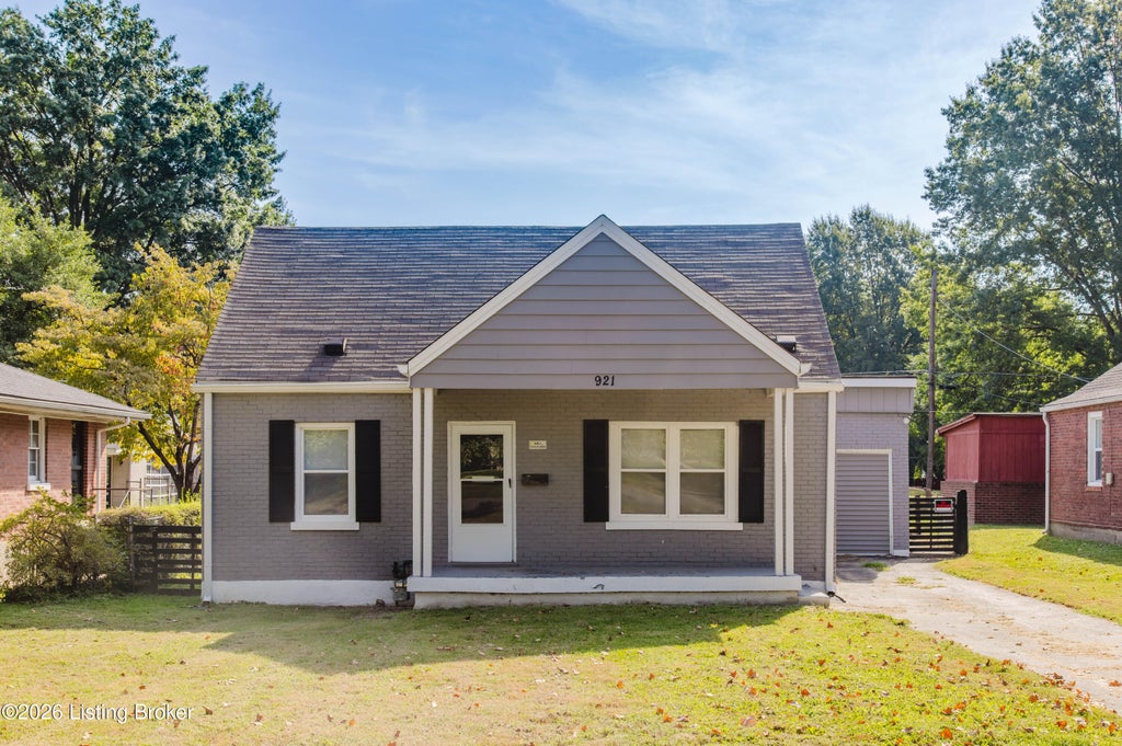 Photo of 921 Southwestern Pkwy, Louisville, KY 40211 (MLS # 1728859)