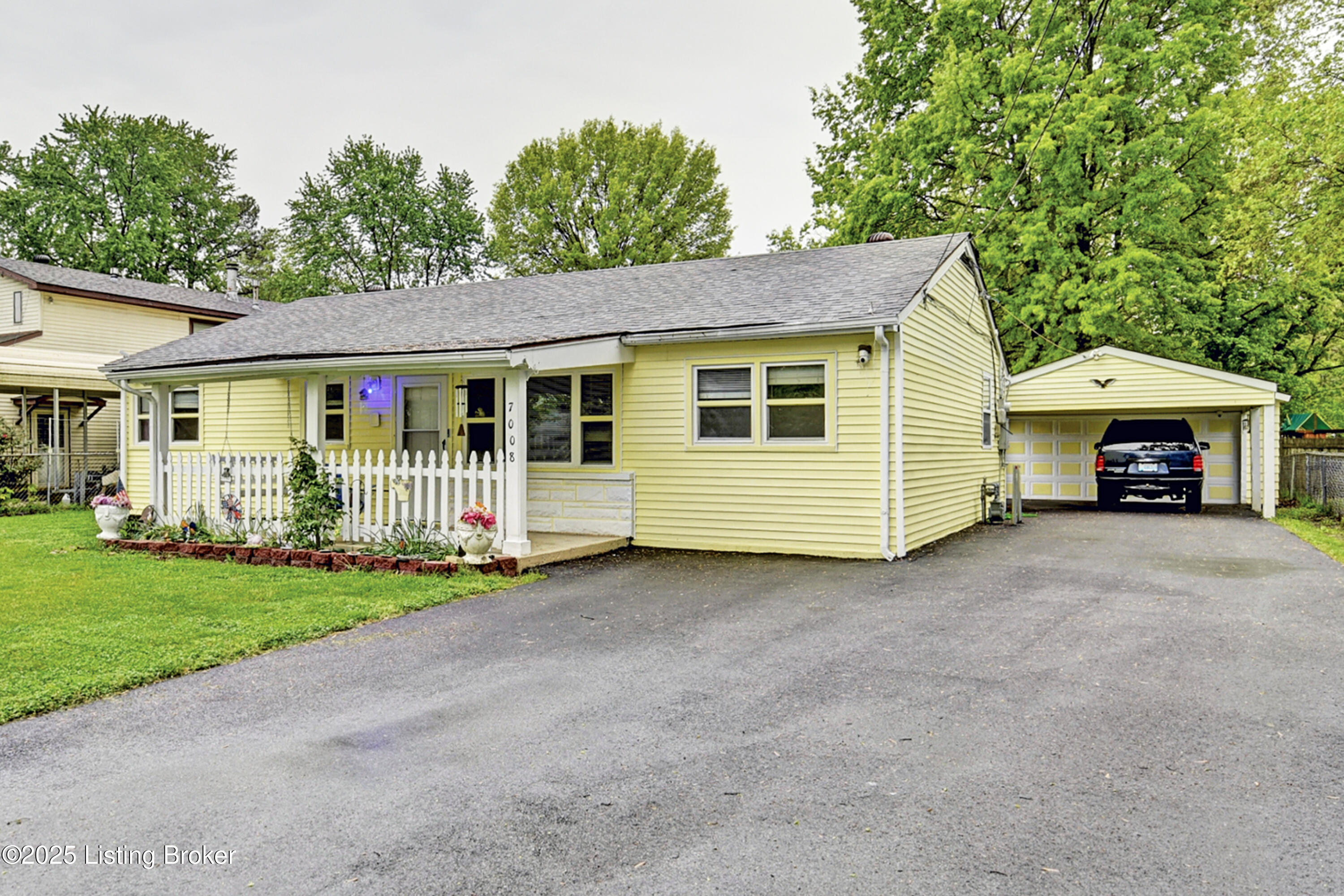 7008 Dunkirk Ln, Louisville, Pennsylvania image 1