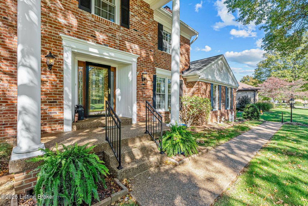 Photo of 511 Pennyroyal Way, Louisville, KY 40223 (MLS # 1701664)