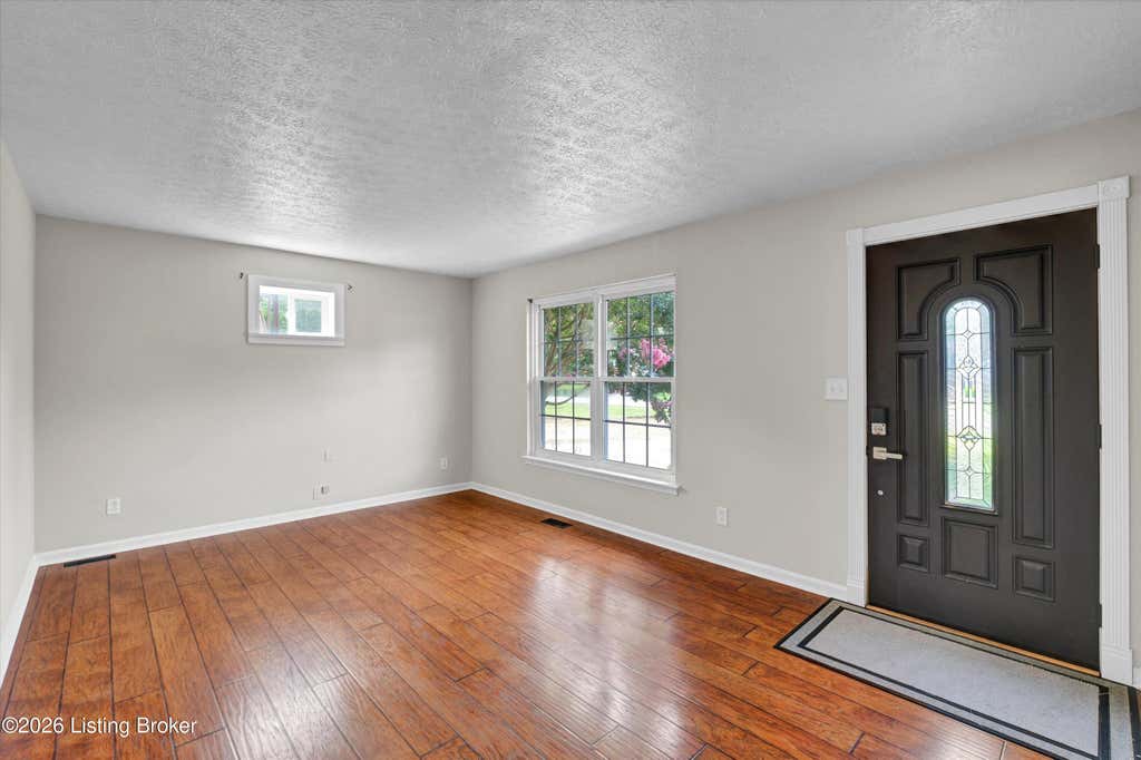 Photo of 258 Fortney Ln, Mt Washington, KY 40047 (MLS # 1726365)