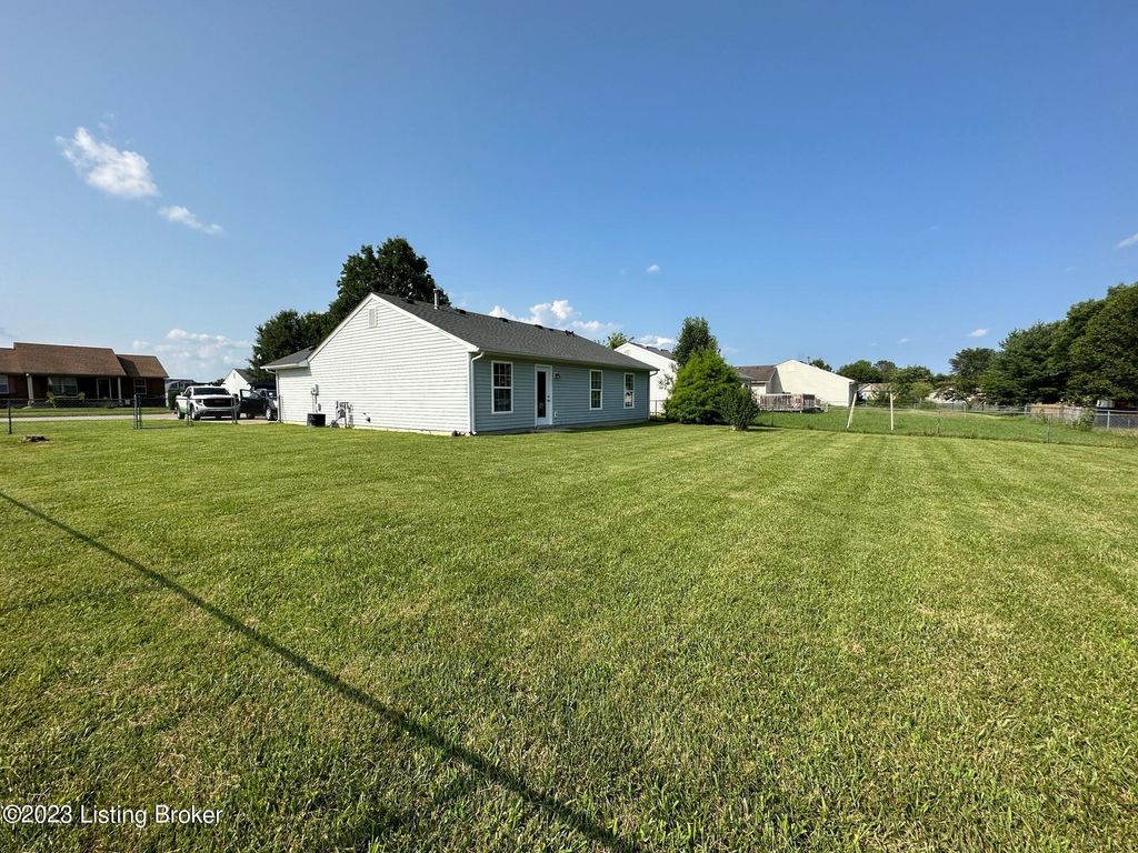 Photo of 114 Judy Lynn Ct, Shepherdsville, KY 40165 (MLS # 1641544)