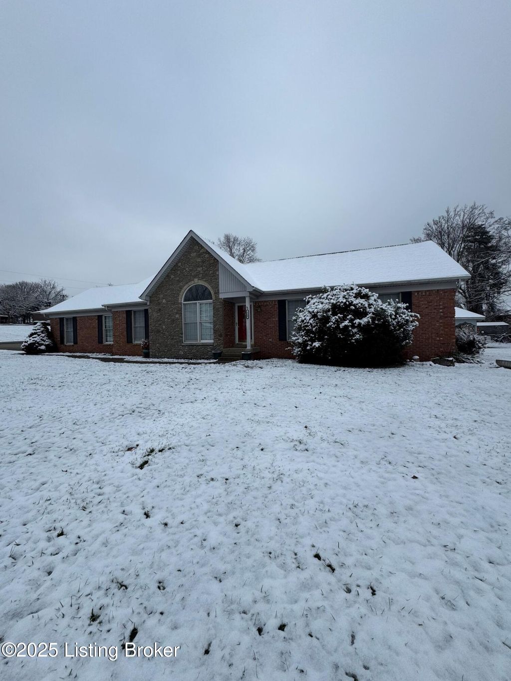 Photo of 110 Chimney Rock Dr, Shepherdsville, KY 40165 (MLS # 1704627)