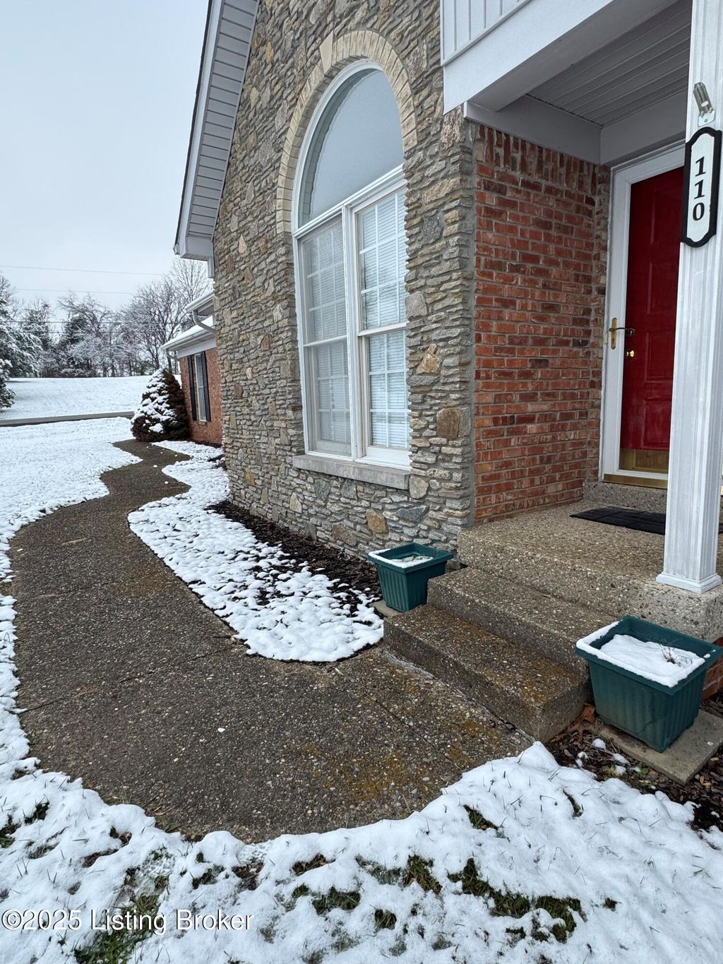 Photo of 110 Chimney Rock Dr, Shepherdsville, KY 40165 (MLS # 1704627)