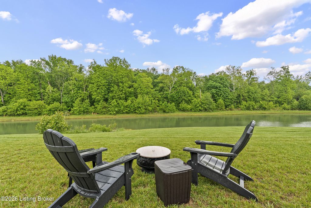 Photo of 3035 Bridlewood Ln, New Albany, IN 47150 (MLS # 1716636)