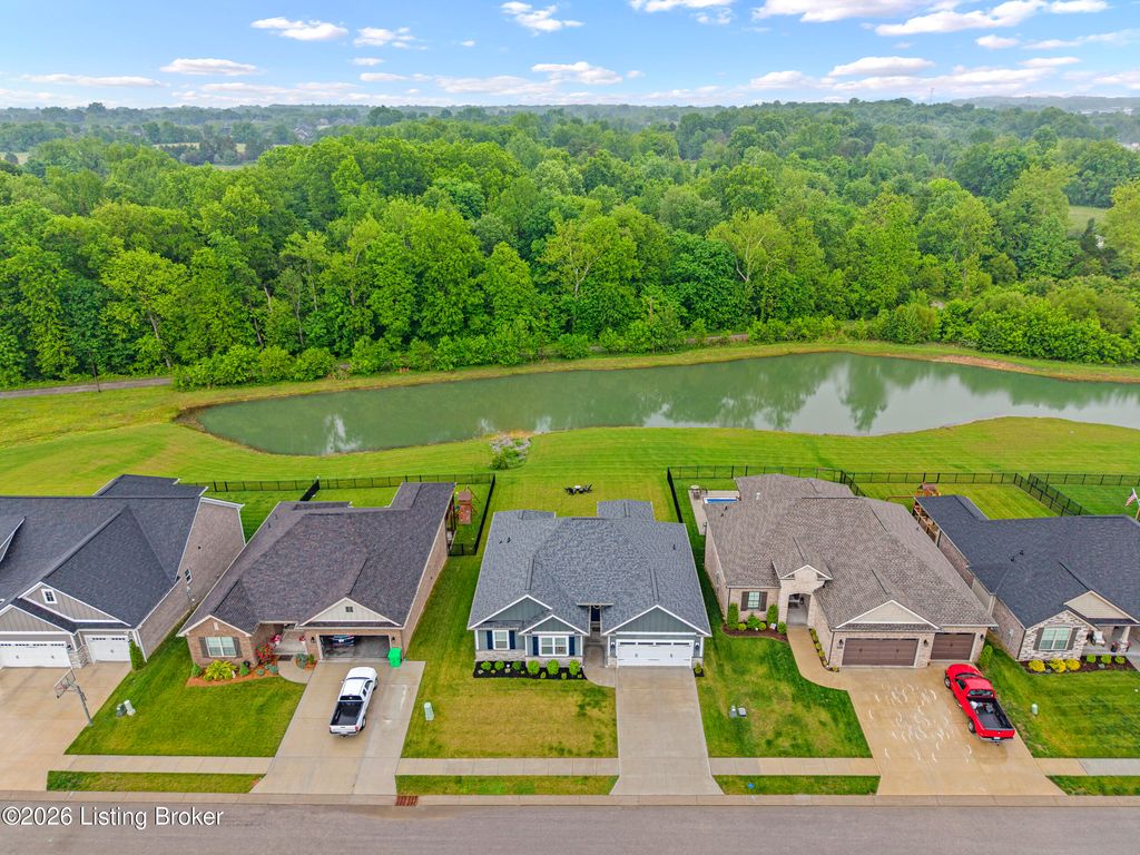 Photo of 3035 Bridlewood Ln, New Albany, IN 47150 (MLS # 1716636)