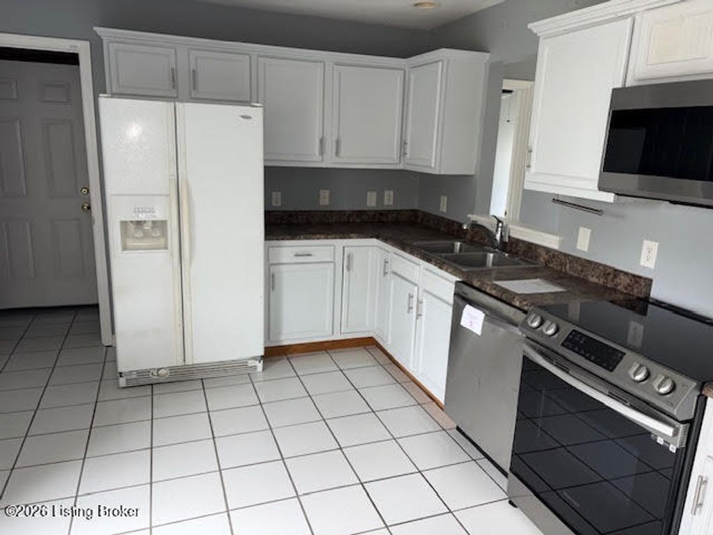 Photo of 335 Cherry St, Shepherdsville, KY 40165 (MLS # 1712759)