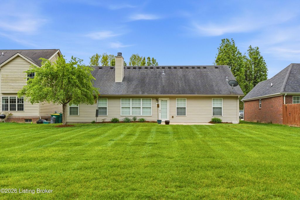 Photo of 11305 Arbor Wood Dr, Louisville, KY 40299 (MLS # 1714405)