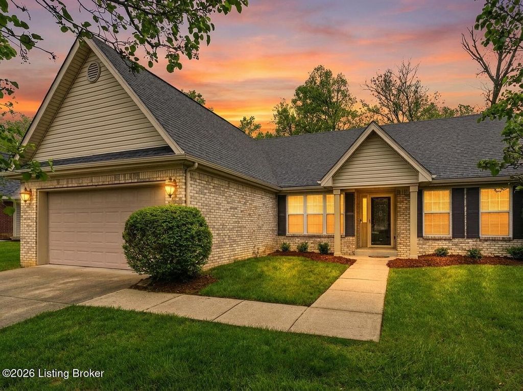 Photo of 11305 Arbor Wood Dr, Louisville, KY 40299 (MLS # 1714405)