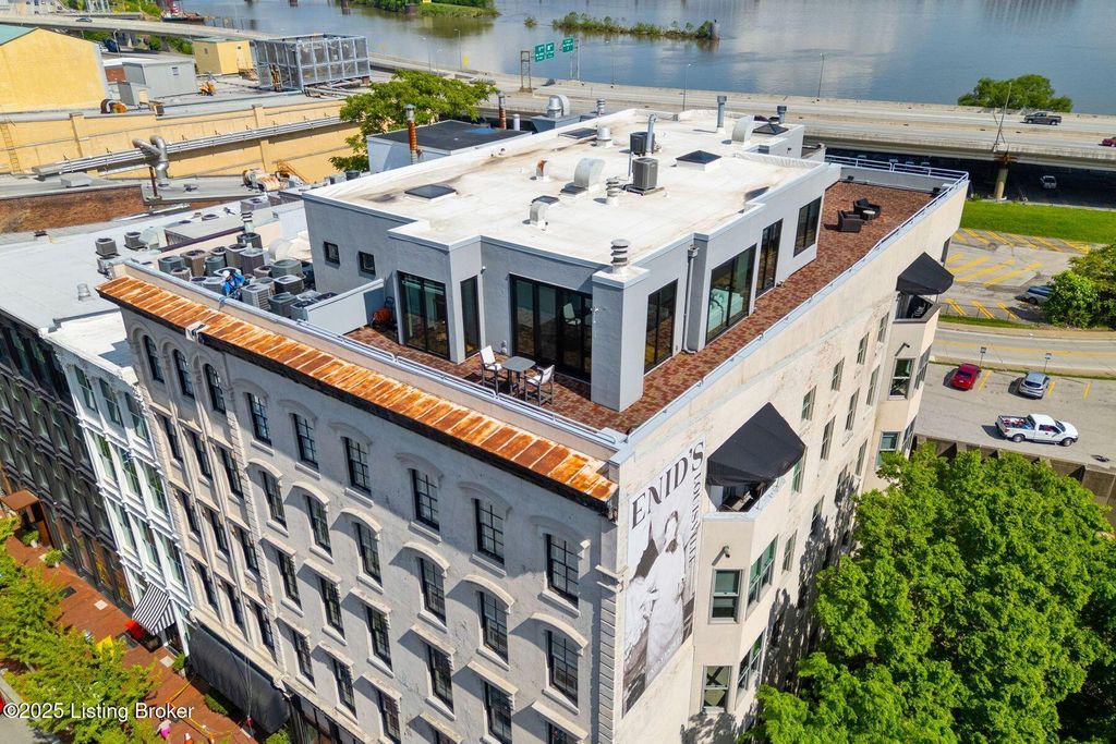 Photo of 711 W Main St #T, Louisville, KY 40202 (MLS # 1712713)