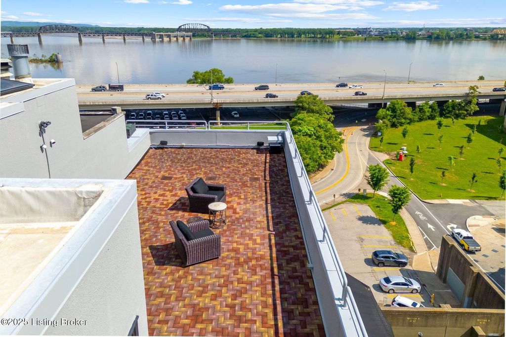 Photo of 711 W Main St #T, Louisville, KY 40202 (MLS # 1712713)