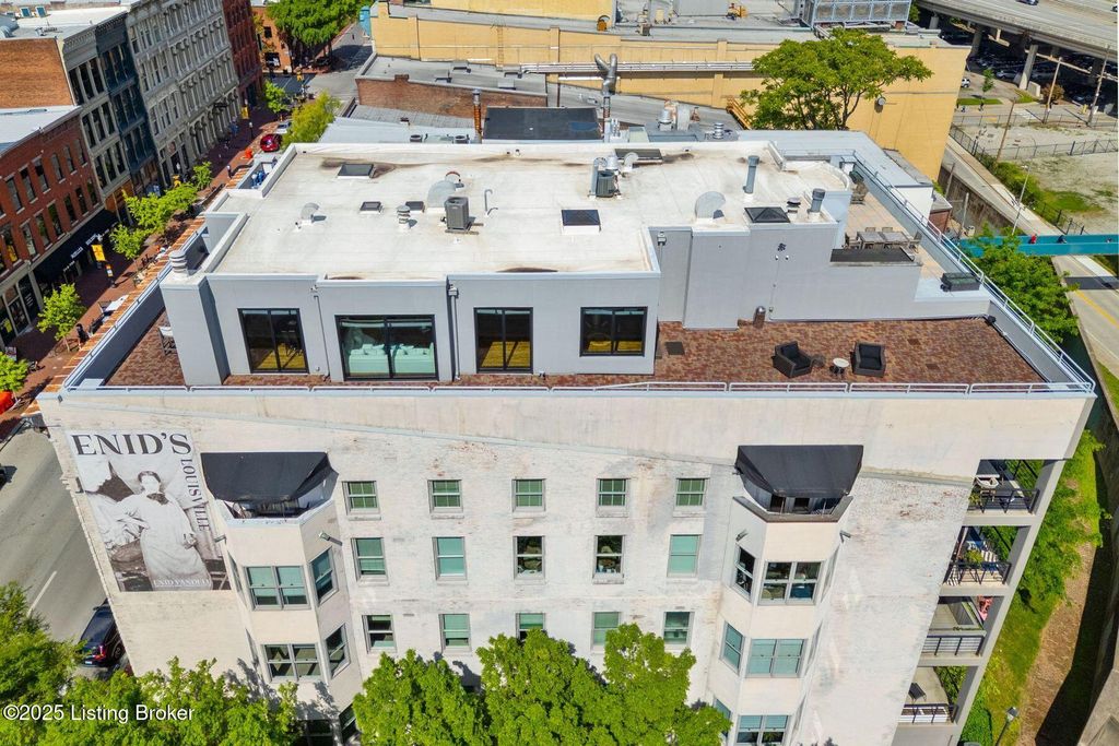 Photo of 711 W Main St #T, Louisville, KY 40202 (MLS # 1712713)