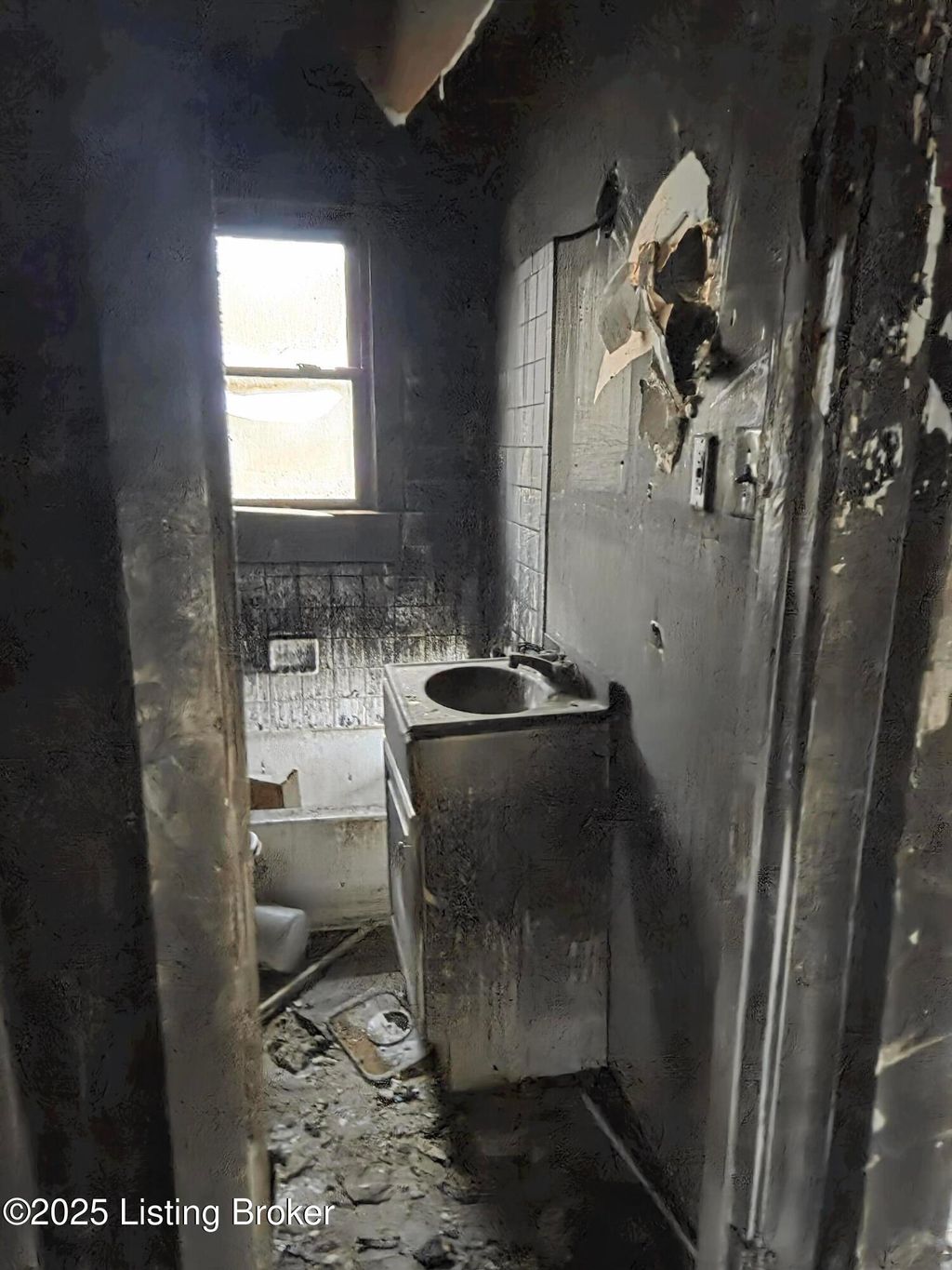 Photo of 3705 Woodruff Ave, Louisville, KY 40215 (MLS # 1705630)