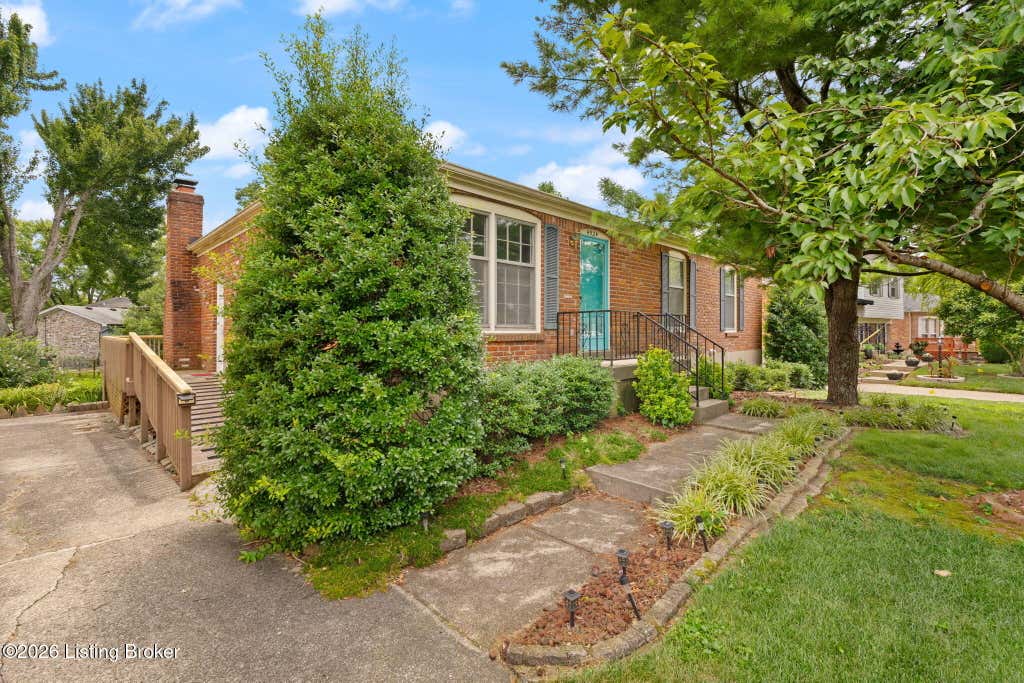 Photo of 4524 Borney Cir, Jeffersontown, KY 40299 (MLS # 1724180)