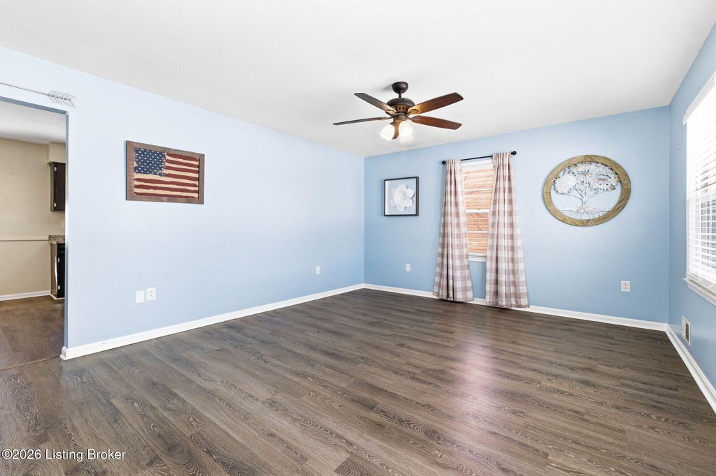 Photo of 8206 Gloxinia Dr, Louisville, KY 40258 (MLS # 1708074)