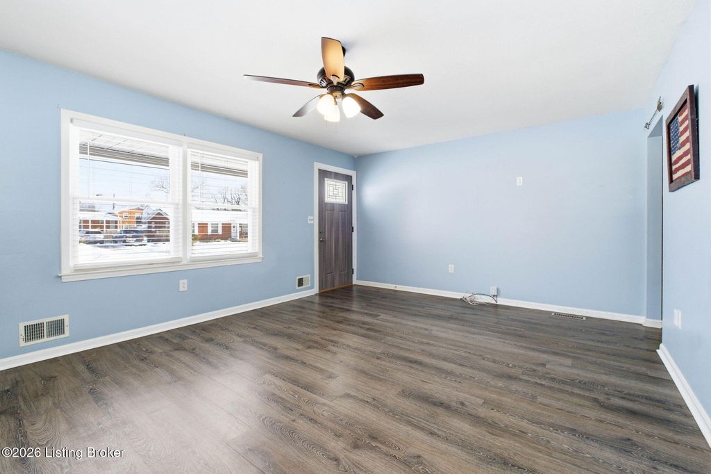 Photo of 8206 Gloxinia Dr, Louisville, KY 40258 (MLS # 1708074)