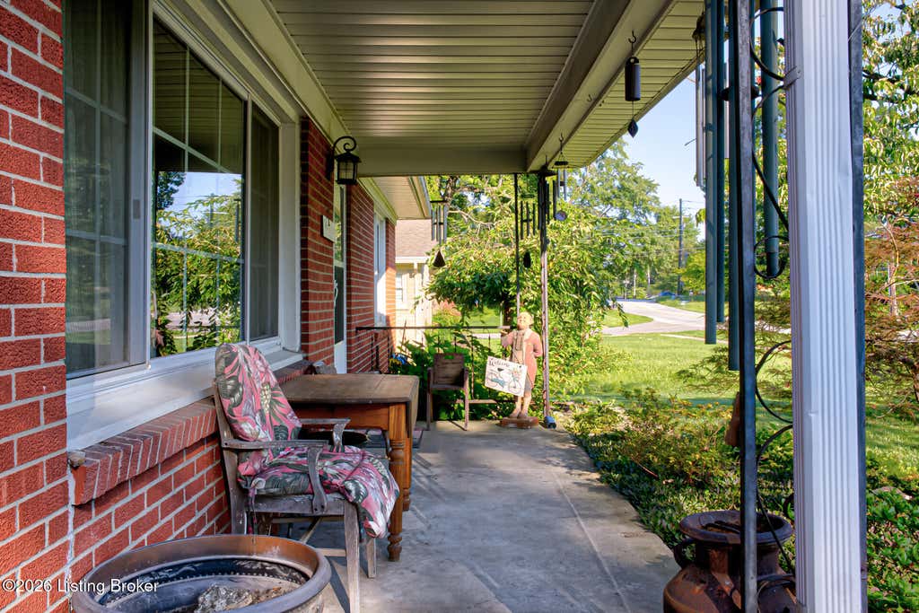 Photo of 5502 Deering Heights Dr, Louisville, KY 40272 (MLS # 1724953)