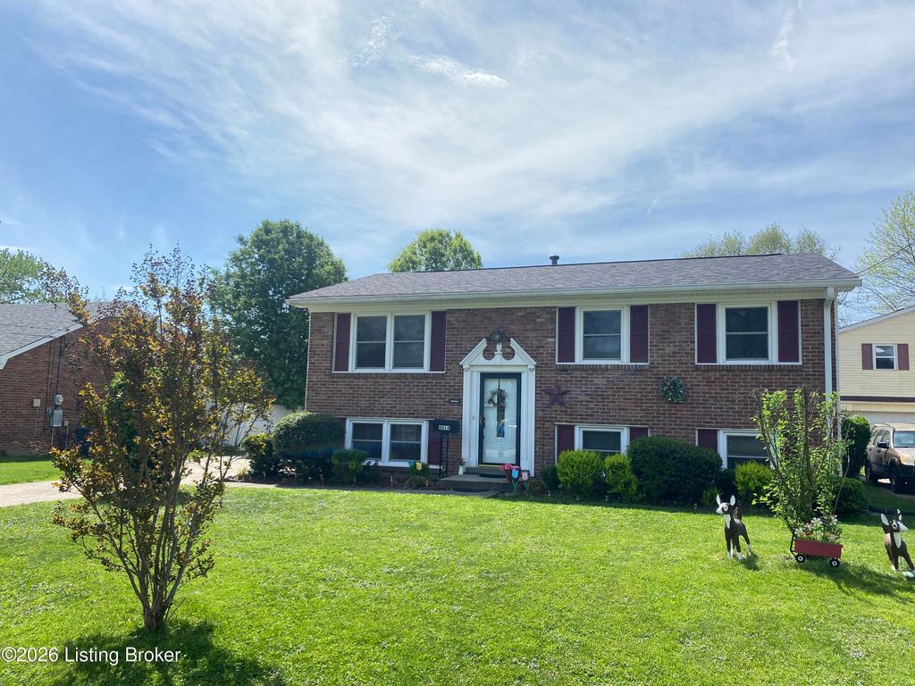 Photo of 8014 Broadfern Dr, Louisville, KY 40291 (MLS # 1714462)