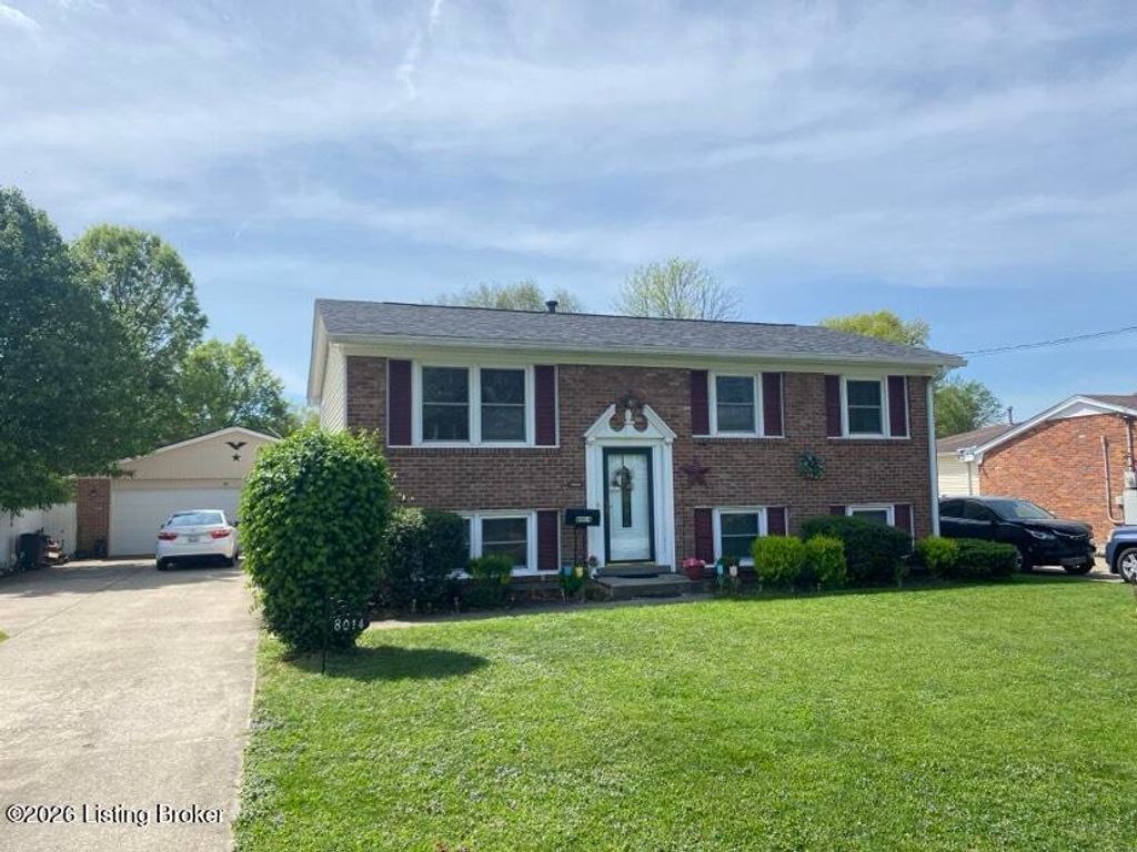 Photo of 8014 Broadfern Dr, Louisville, KY 40291 (MLS # 1714462)