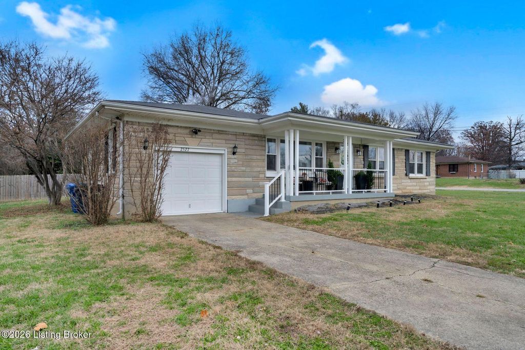 Photo of 2527 Hampstead Dr, Louisville, KY 40216 (MLS # 1706474)