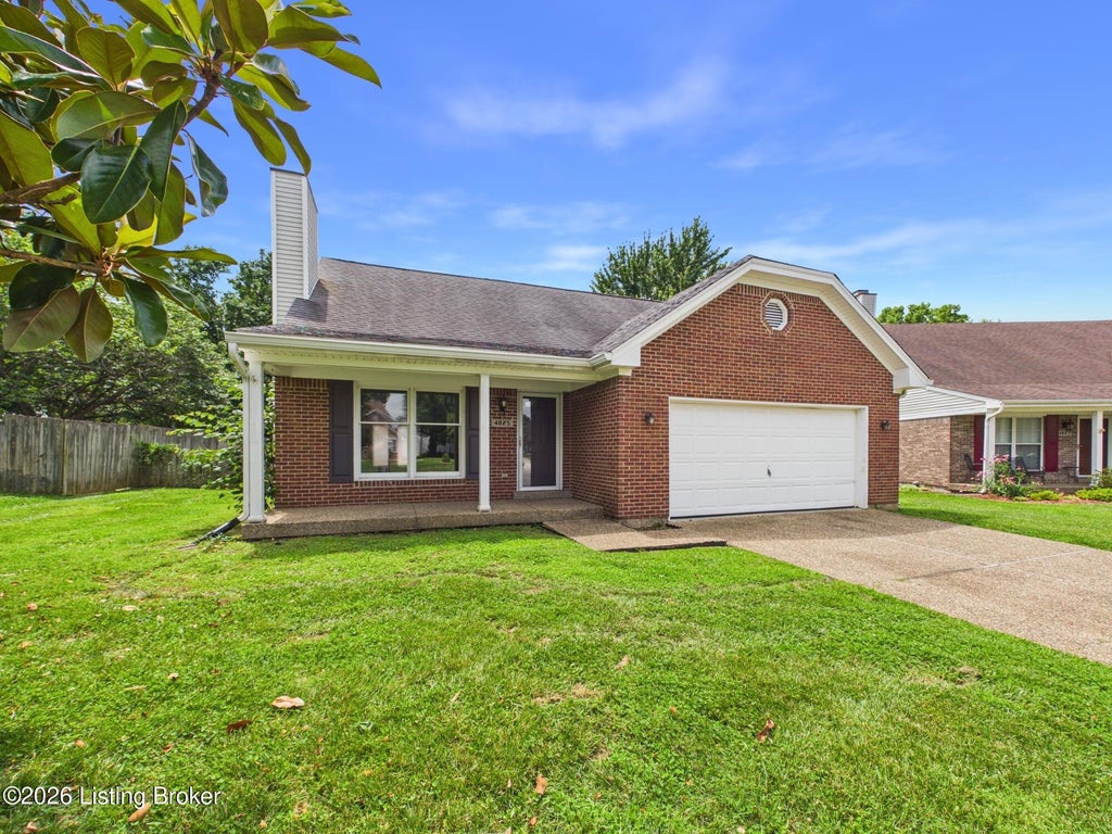 Photo of 4825 Oak Pointe Dr, Louisville, KY 40245 (MLS # 1722511)
