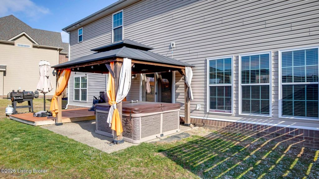 Photo of 204 Chestnut Grove Ct, Louisville, KY 40023 (MLS # 1706872)