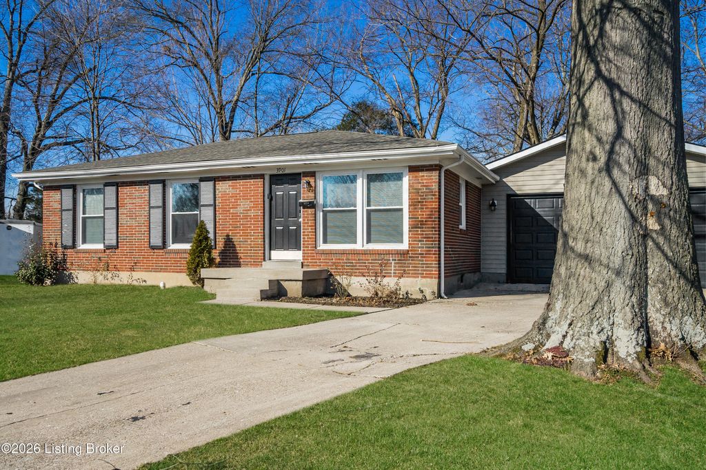 Photo of 3901 Smallboat Ct, Louisville, KY 40229 (MLS # 1706963)