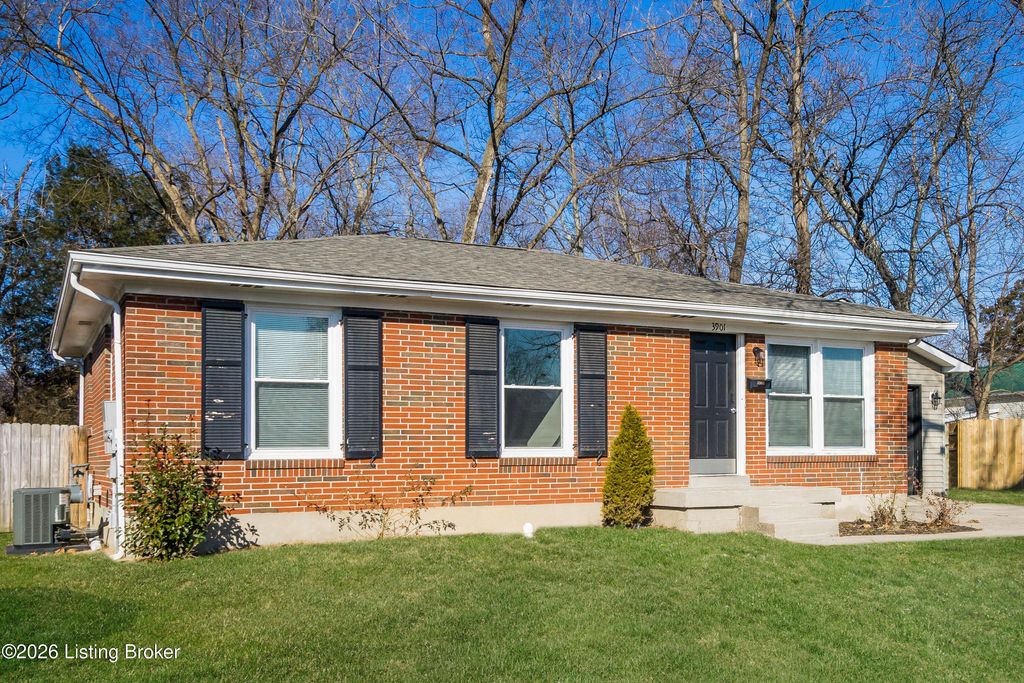 Photo of 3901 Smallboat Ct, Louisville, KY 40229 (MLS # 1706963)