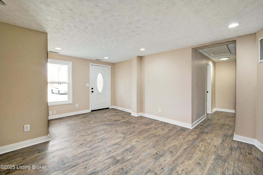 Photo of 6629 Sylvania Rd, Louisville, KY 40258 (MLS # 1705754)