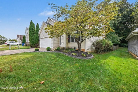 Tiny photo for 10400 Pinoak View Dr, Jeffersontown, KY 40299 (MLS # 1729674)