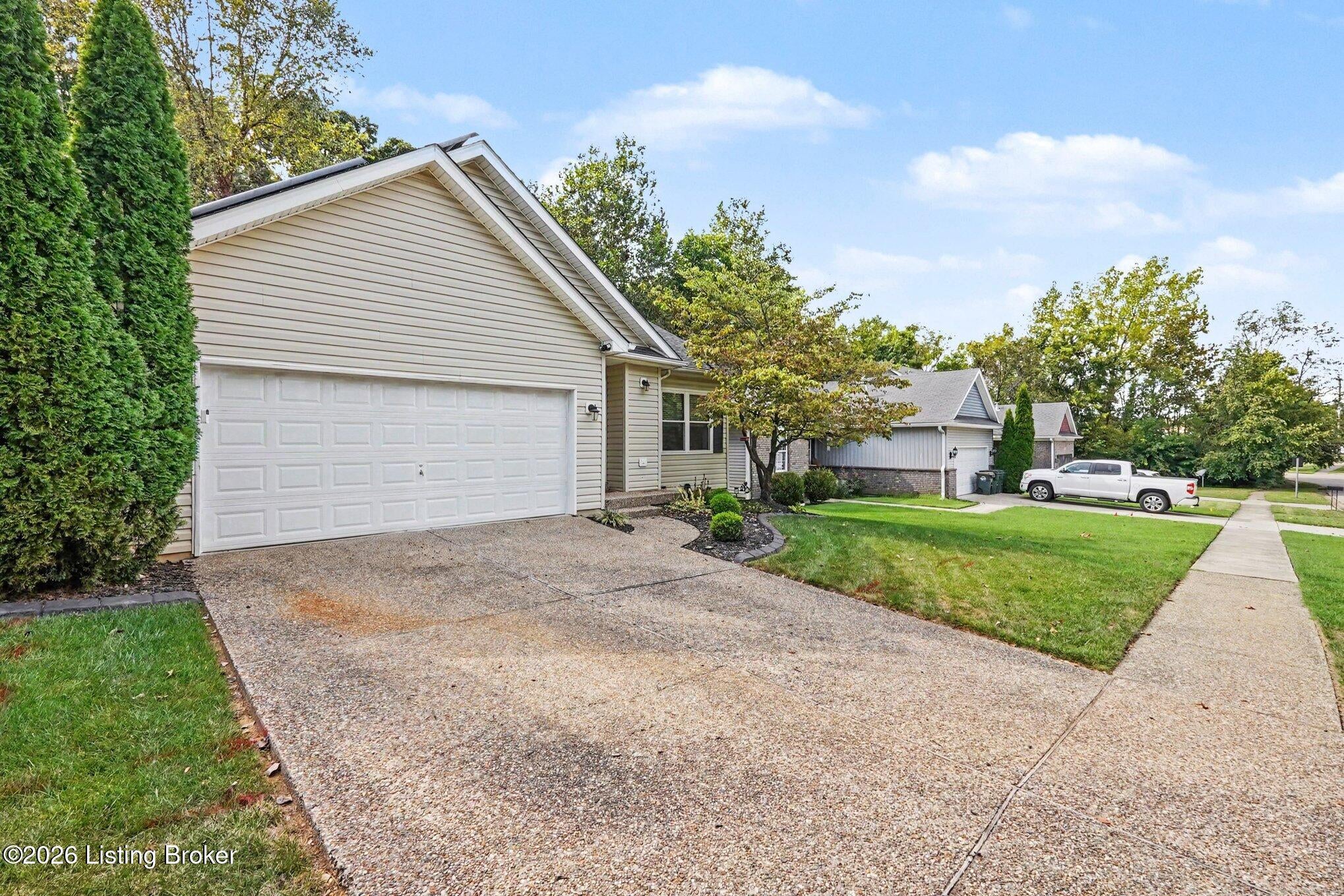 10400 Pinoak View Dr