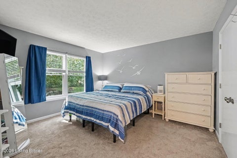 Tiny photo for 10400 Pinoak View Dr, Jeffersontown, KY 40299 (MLS # 1729674)