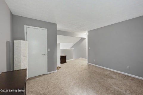 Tiny photo for 10400 Pinoak View Dr, Jeffersontown, KY 40299 (MLS # 1729674)